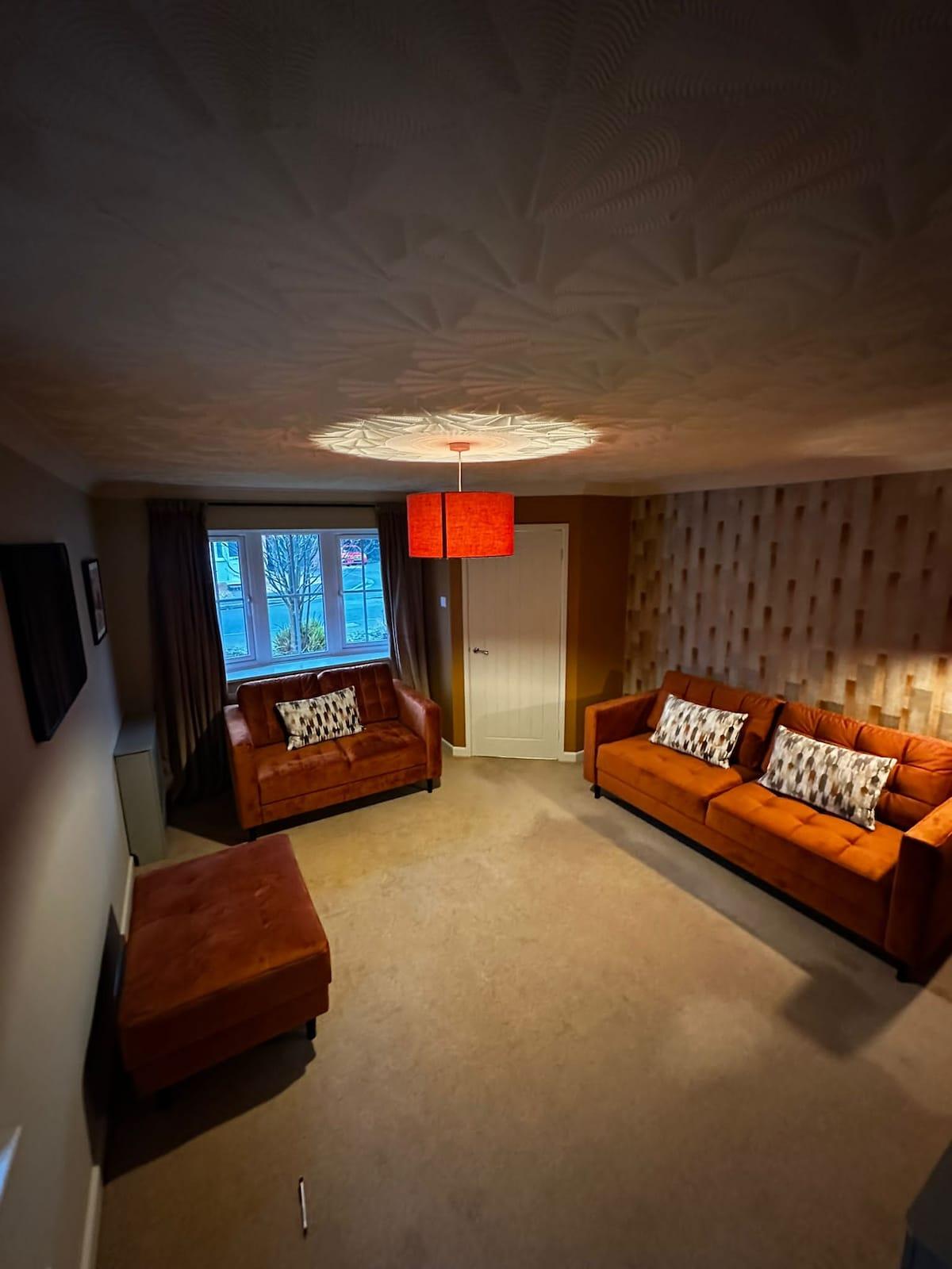 Central 3-Bedroom House · Sleeps 5 · Parking5