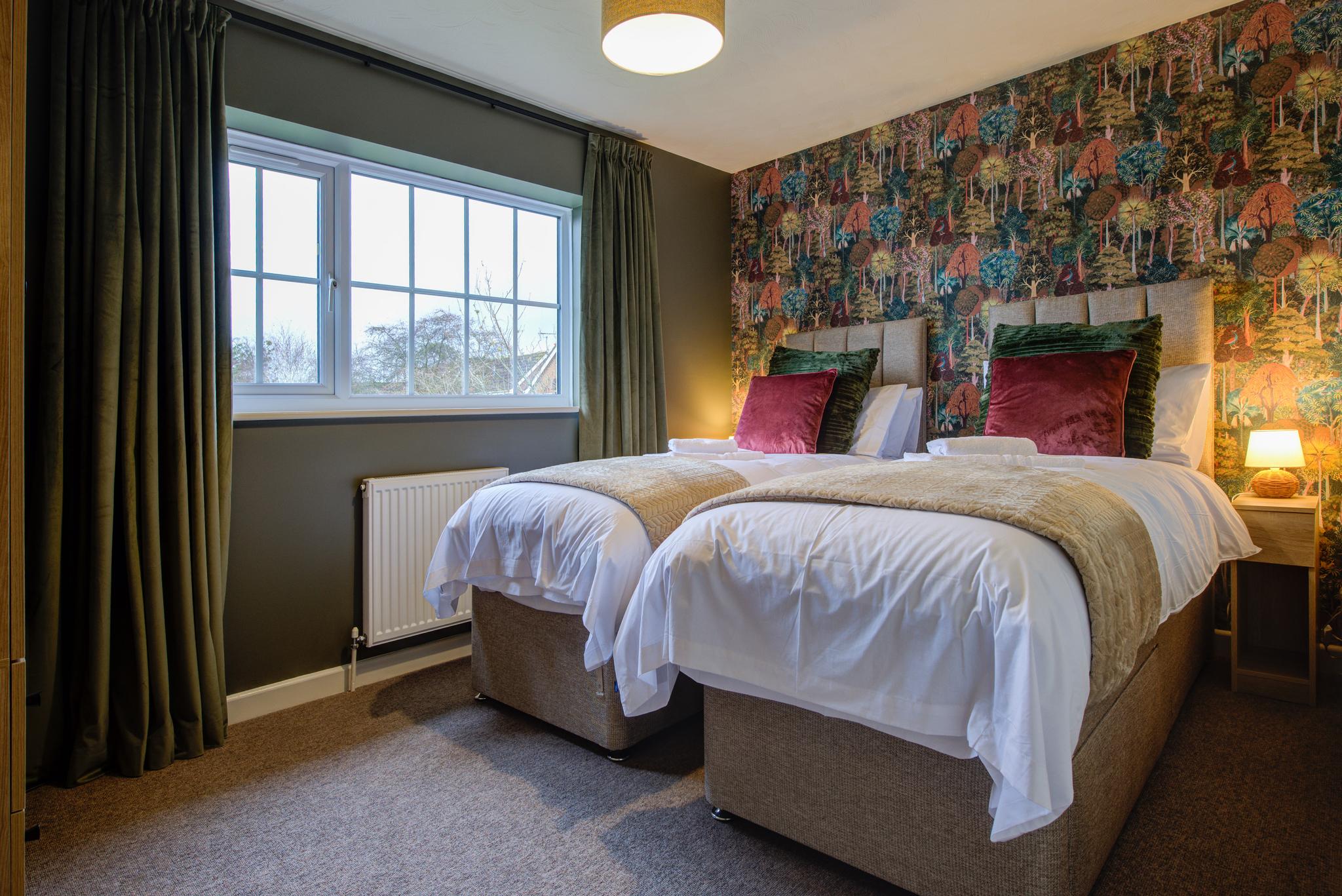 Aveland House town location sleeps 5 with parking4